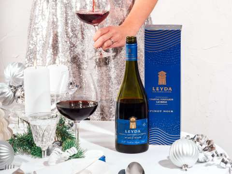 Leyda_las_brisas_pinot_noir_ja_joulun_lahjalaatikko