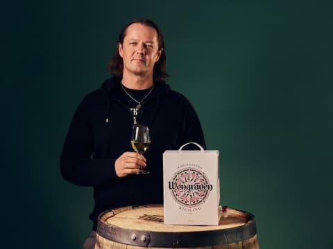 Sigurd_Wongraven_ja_Riesling_hanaviini