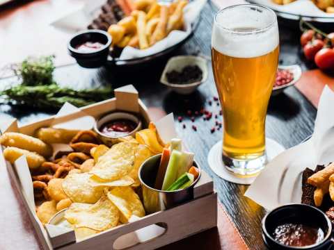 olut ja naposteltavat