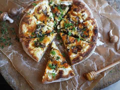 Pizza Bianca med höstsvamp.