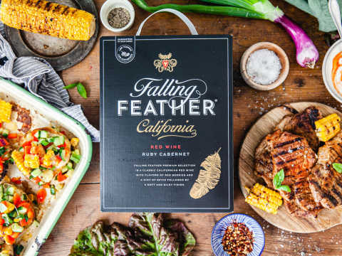 Falling Feather - ett av sommarens bästa röda viner på box