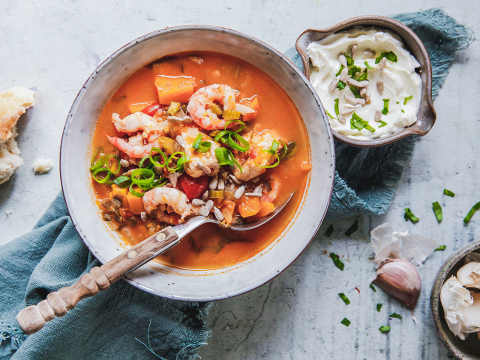 Fänkålsdoftande fiskgryta med pumpa och vitlökskräm