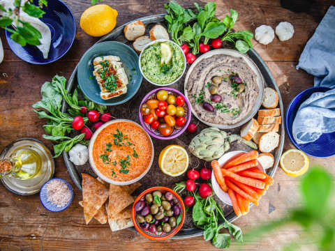 Grekisk meze med tre röror.