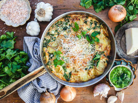 Tortilla med manchego och mojo verde.