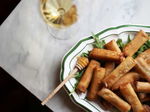 Friterade vårrullar med getost.