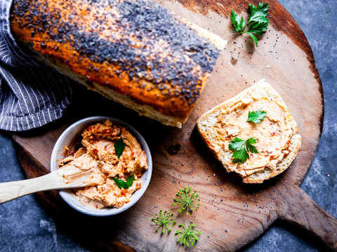 Rostat bröd med färskoströra
