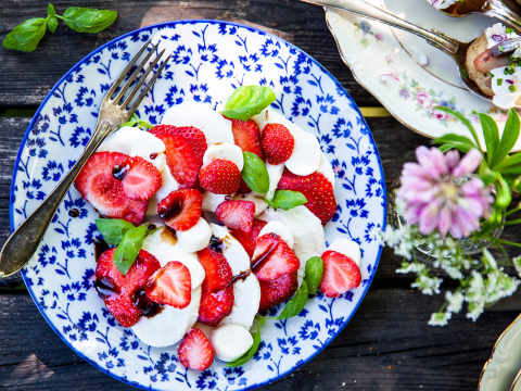 Caprese med jordgubbar