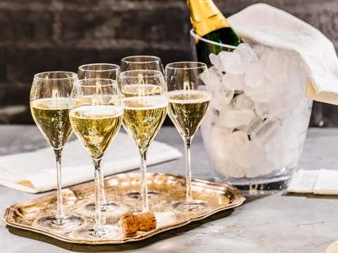 Champagne i glas.