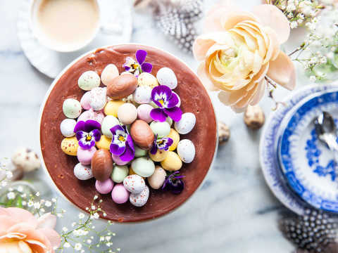 Kladdig chokladtårta med fudge-topping