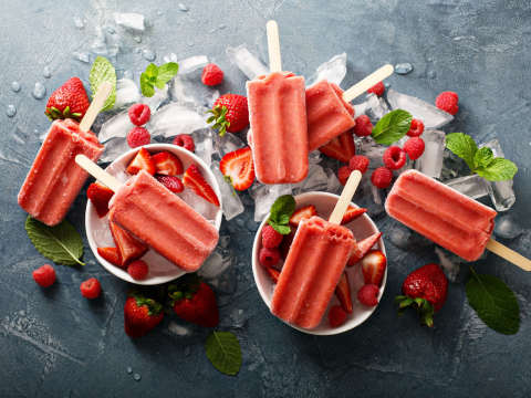 Glasspinnar med Sangria Sorbet