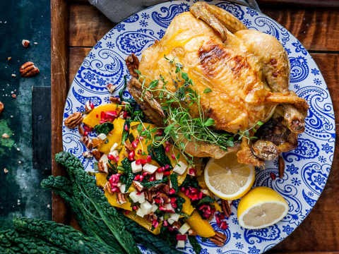 Citron- och vitlökskyckling med ugnsbakad pumpasallad