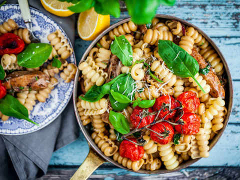 Kycklingpasta med parmesan och ugnsbakade tomater