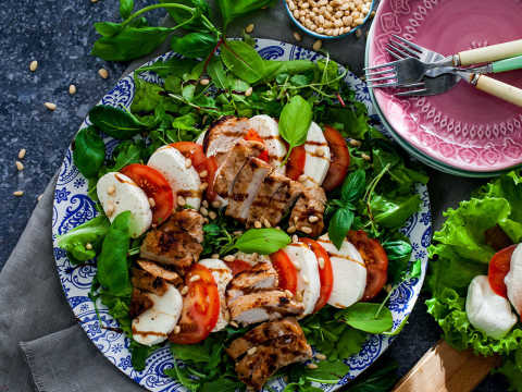 Marinerad kyckling med mozzarellasallad