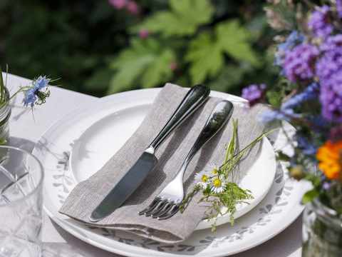 Dukat bord på midsommar
