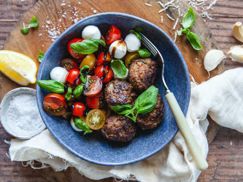 Polpette - italienska köttbullar med tomatsallad.