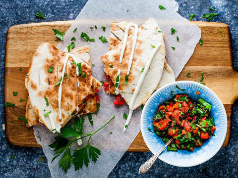 Quesadillas med sallad på vattenmelon.