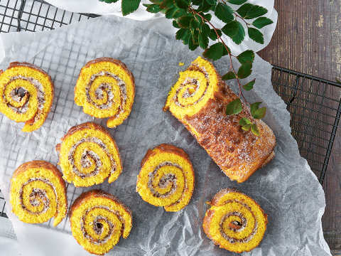 Saffransrulltårta med apelsinchokladfyllning