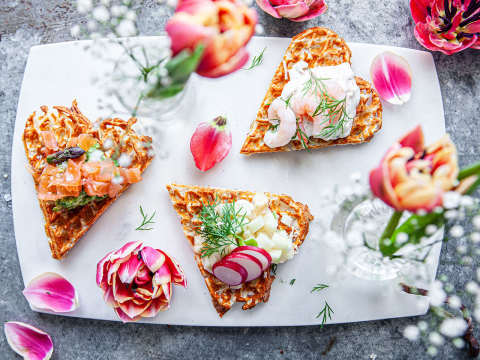 Snittar till cava - Halloumivåfflor med tre matiga toppings
