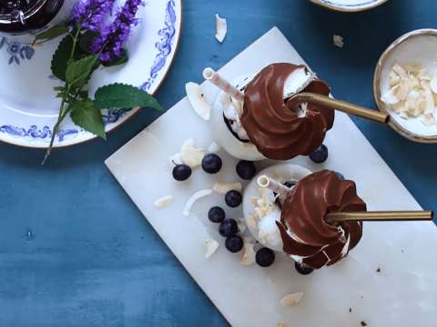 Milkshakedrink med blåbär, rom och mums mums.