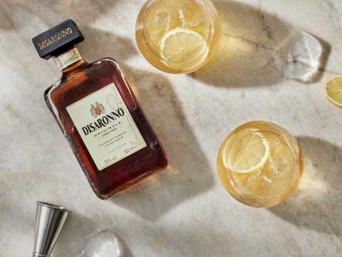 Disaronno glas och flaska