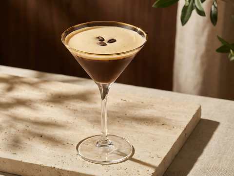 Cold Brew-drink i martiniglas.