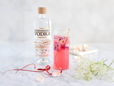 Vodka Tonic Rabarber med Koskenkorva.