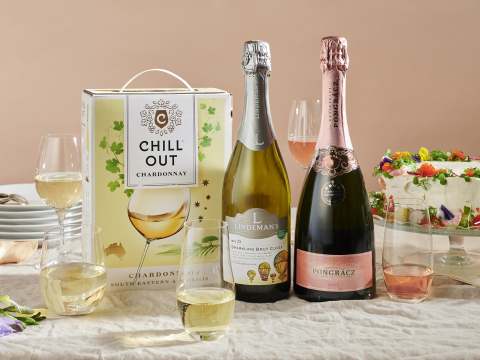 Voileipakakku_ja_viinit