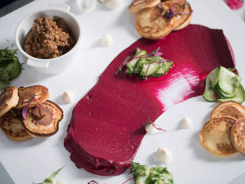 Vietä yrityksesi pikkujouluja Suomi 100 -hengessä