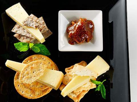 Viikunahilloa ja juustoja + viinisuositus