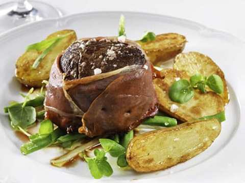 Tournedos-pihvi serrano-kinkulla