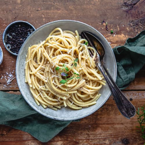 Pasta med lax, räkor och saffran - med vintips | folk o folk