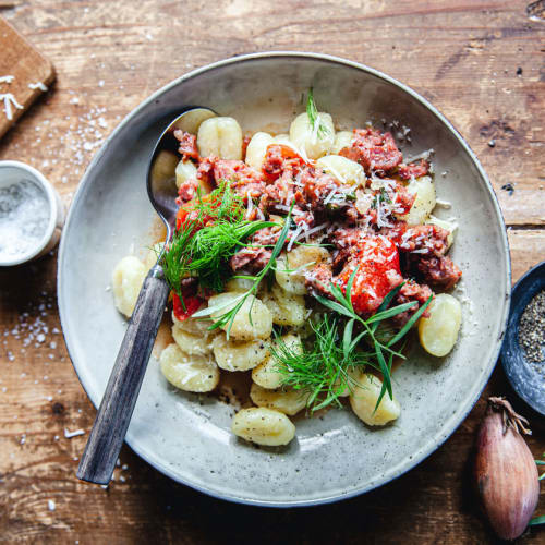 Lättlagad och krämig Pasta Alfredo med kyckling. folk o folk