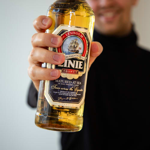 Linie Aquavit held by a person