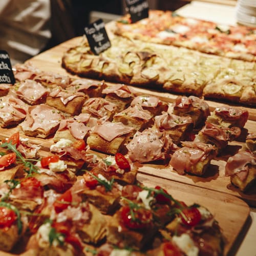 Snittar på italienska saluhallen Eataly i Stockholm