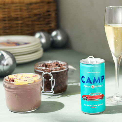 Camp Sparkling Brut med två goda röror.