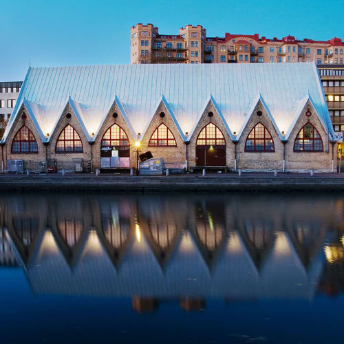 Feskekôrka by night