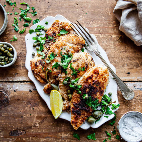 Piccata på kyckling med klassisk sås, citron och kapris.