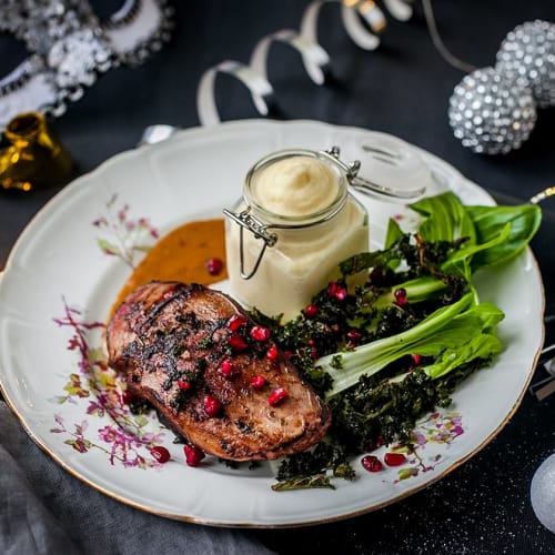 Lammytterfilé med rotsakspuré smaksatt med tryffel och friterad grönkål