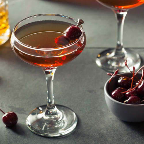 Cocktailglas med drinken Manhattan