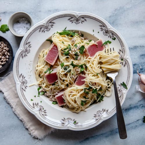 Pasta med halstrad tonfisk, vitlök och vitt vin