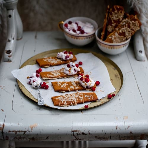 Pepparkakssticks med lingoncrème