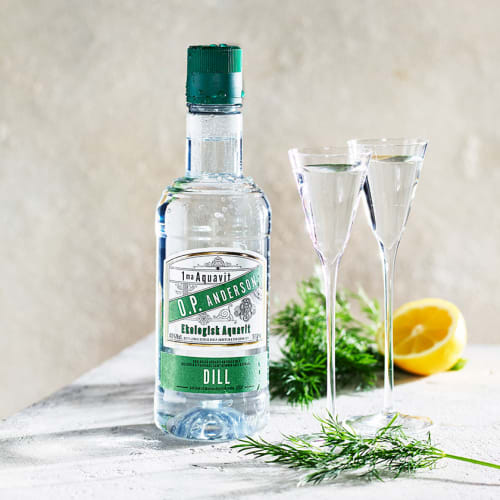 O.P. Anderson Dill Aquavit med två glas