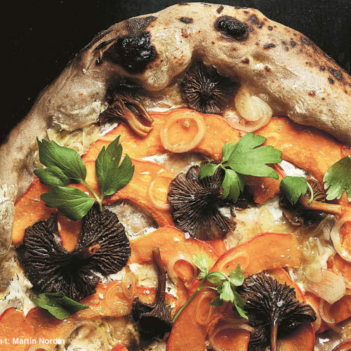 Pizza Bianco med parmesan och svamp folk o folk