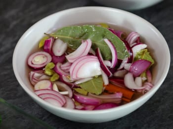 LINIE-pickled red onions with fennel seeds