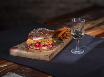 MOWI Fjord Lachs Burger mit LINIE Aquavit