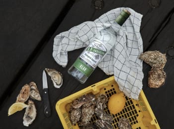 O.P. Anderson Klar 80cl Bottle with Oysters