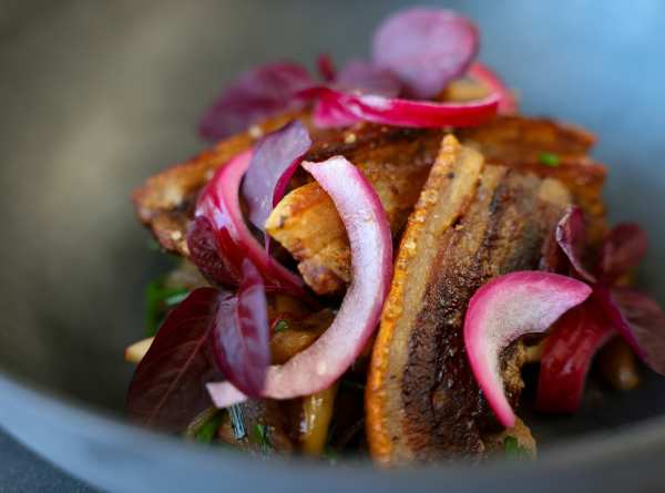 Apple pork belly with LINIE compote and pickled beets