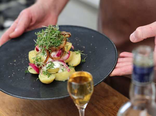 Open potato sandwich with LINIE-mayo and pickled and fried onions