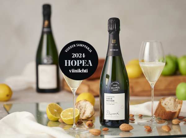 Champagne_Devaux_Blanc_de_Noirs_pöydällä