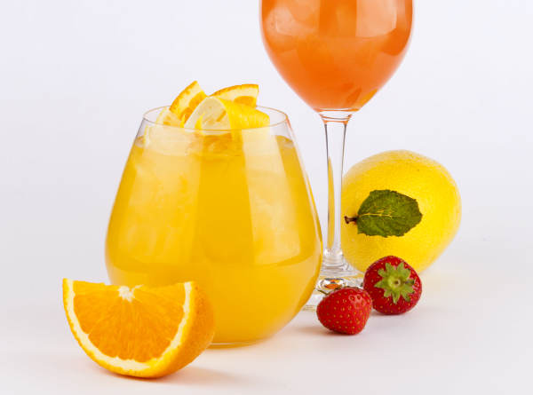 Kuohuviinidrinkki Mimosa